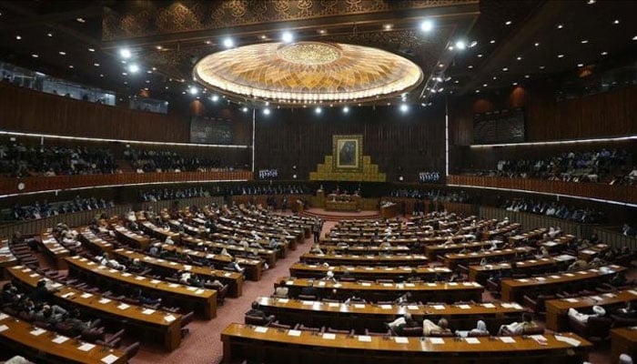 وزارت تجارت سے سوال ’ہم چین کو کاٹن کیوں بھیجتے ہیں؟ کپڑا بناکر کیوں نہیں بھیجتے؟‘