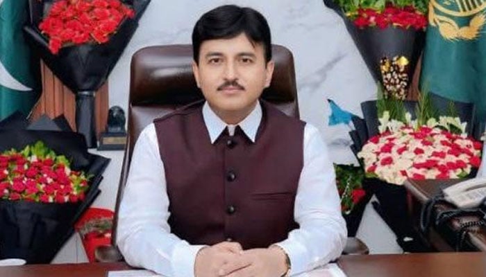 کمشنر گوجرانوالہ ڈویژن سید نوید احمد شیرازی.