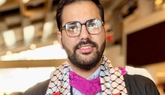 برطانیہ میں پاکستانی طالب علم کی کانوکیشن میں فلسطینی پرچم کیساتھ شرکت