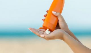 دھوپ سے بچنے کیلئے سن اسکرین استعمال کرنے کے نقصانات