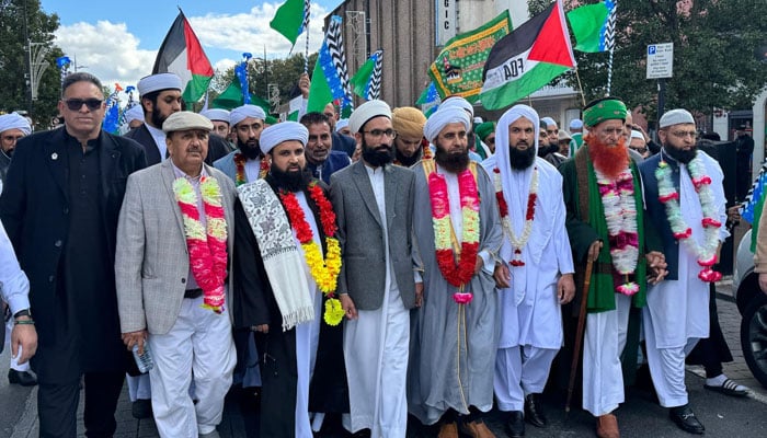 لوٹن، مرکزی جامع مسجد سے جشن عید میلاد النبی کا جلوس نکالا گیا