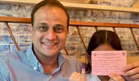  میئر کراچی نے اپنی بیٹی کو سرویکل کینسر سے بچاؤ کی ویکسین لگوالی