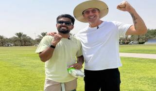 بابر اعظم اور کیون پیٹرسن کی دبئی میں ملاقات