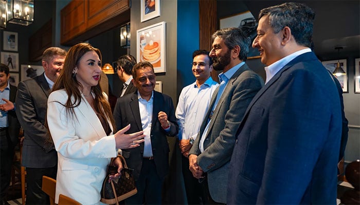 امریکی ناظم الامور نیٹلی بیکر کا دورۂ کراچی، وزیراعلیٰ و گورنر سندھ سے ملاقاتیں