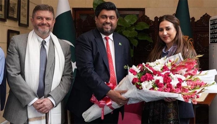 امریکی ناظم الامور نیٹلی بیکر کا دورۂ کراچی، وزیراعلیٰ و گورنر سندھ سے ملاقاتیں