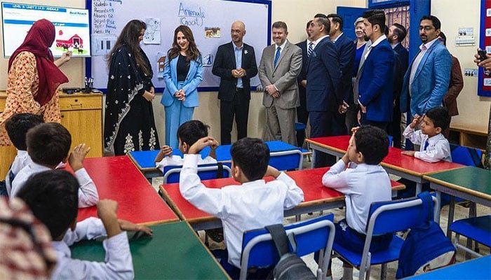 امریکی ناظم الامور نیٹلی بیکر کا دورۂ کراچی، وزیراعلیٰ و گورنر سندھ سے ملاقاتیں