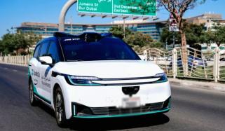 دبئی میں بغیر ڈرائیور چلنے والی ٹیکسیاں جلد سڑکوں پر نظر آنے کیلئے تیار