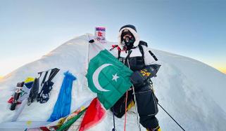 نادیہ آزاد نے ماؤنٹ مناسلو سر کر لیا