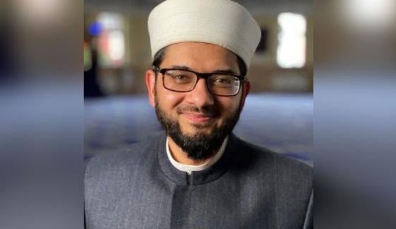مانچسٹر: برطانوی مسلم رہنما امام قاری عاصم کی یہودی عبادت گاہ کے باہر حملے کی مذمت