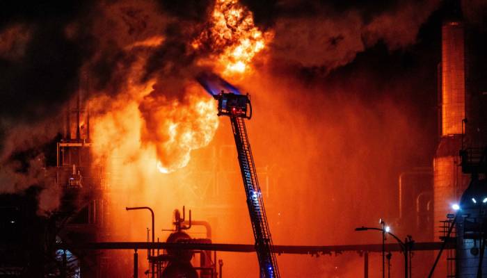 Chevron El Segundo refinery fire contained with no evacuations ordered
