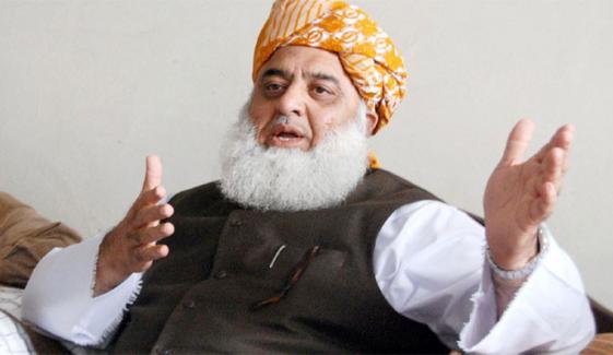 مولانا فضل الرحمٰن کا صحافیوں سے اظہار یکجہتی