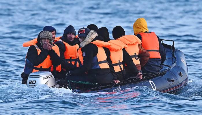 UK Conservatives unveil tough plan to deport 750,000 illegal migrants