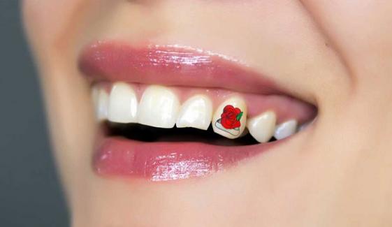 چین: دانتوں پر ٹیٹو بنوانے کا بڑھتا ہوا رجحان