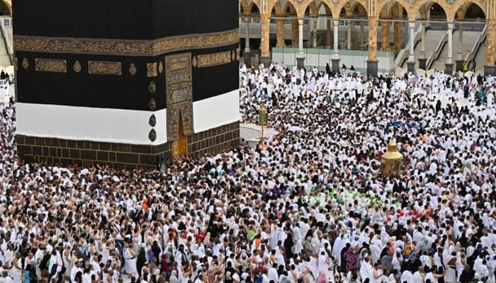 کسی بھی ویزے پر آنے والے اب عمرہ ادا کرسکیں گے: سعودی عرب