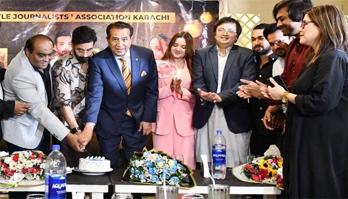 فیصل قریشی، ربیکا اور کاشف خان کے ساتھ سجائی گئی رنگا رنگ شام
