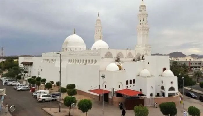 شاہ سلمان کی مدینہ منورہ کی مسجد قبلتین کو 24 گھنٹے کھلا رکھنے کی ہدایت