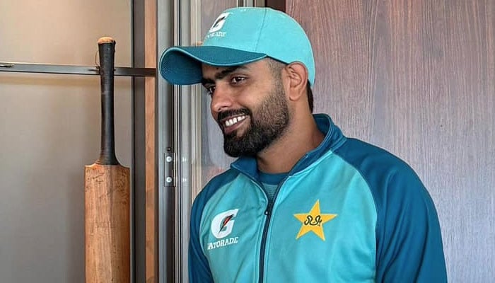 بابر اعظم نیٹ پر بولنگ کرتے دکھائی دیے