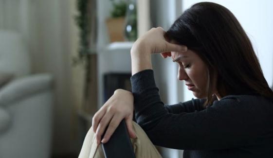 خواتین کیوں زیادہ ڈپریشن کا شکار ہوتی ہیں؟ 