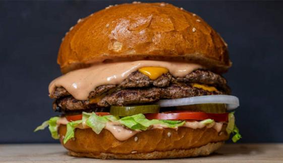 دنیا کا مہنگا ترین برگر، قیمت ہزاروں ڈالر، پھر بھی دعوت نامہ ہونا ضروری