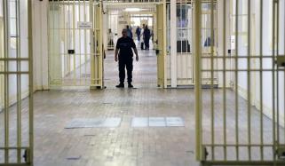 قیدی پوتے کیلئے جیل جانے کی خاطر بوڑھے شخص نے سپر مارکیٹ لوٹ لی