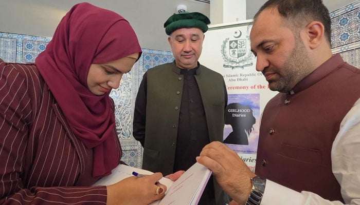ابوظبی میں دو نوجوان پاکستانی مصنفین کی کتابوں کی تقریبِ رونمائی