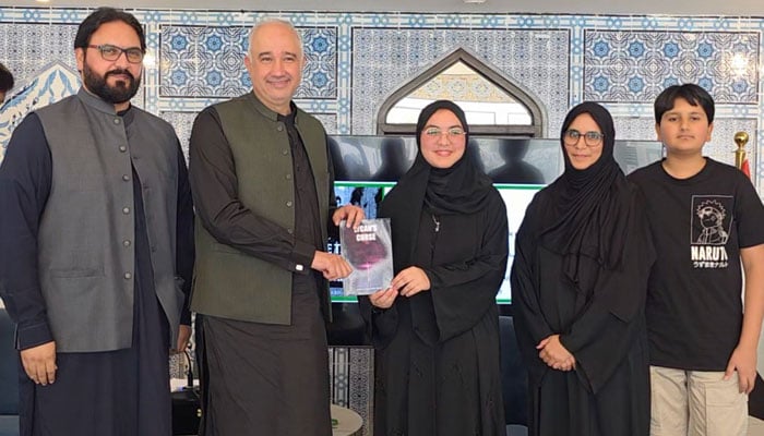 ابوظبی میں دو نوجوان پاکستانی مصنفین کی کتابوں کی تقریبِ رونمائی