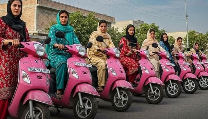 ایس ایم ٹی اے نے پنک اسکوٹیز کی تقسیم سے متعلق زیر گردش افواہوں کا نوٹس لے لیا