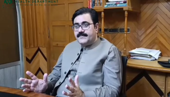 بلوچستان کے وزیر صحت بخت محمد کاکڑ(ویڈیو گریب)۔