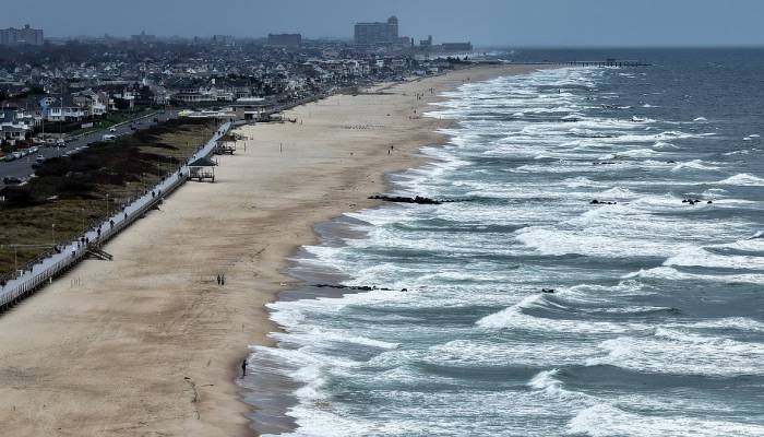 Nor’easter slams East Coast as New York, New Jersey declare state of emergency