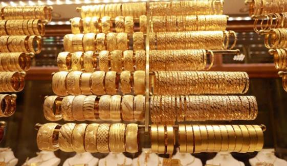 سونے کی قیمت آسمان سے باتیں کرنے لگی، فی تولہ سوا 4 سے تجاوز کرگیا
