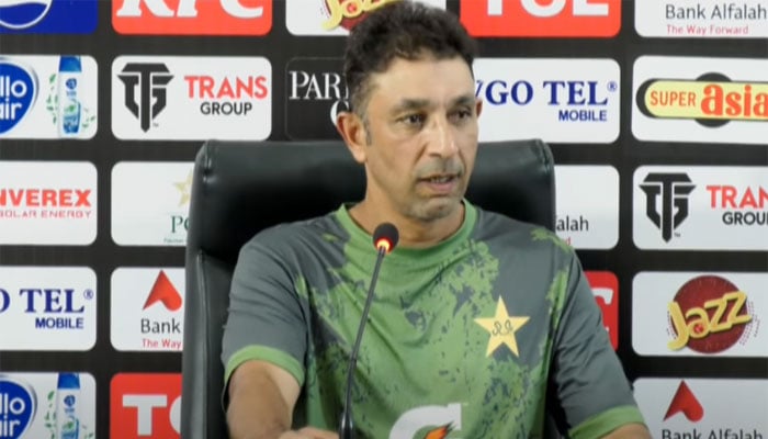 ہم نے غیر ضروری طور پر بیٹنگ میں خود پر دباؤ لیا، اظہر محمود