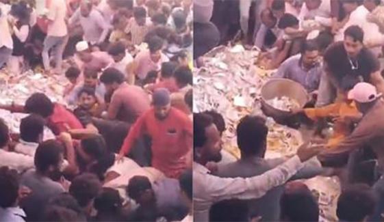 سیاسی ورکرز نے بریانی پر دھاوا بول دیا، ویڈیو وائرل 