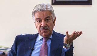 وزیراعلیٰ کے پی آفس سے قومی پرچم ہٹا دیا گیا، خواجہ آصف