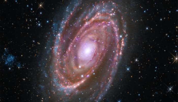 Mysterious glow illuminates from milky way’s center, captivating astronomers