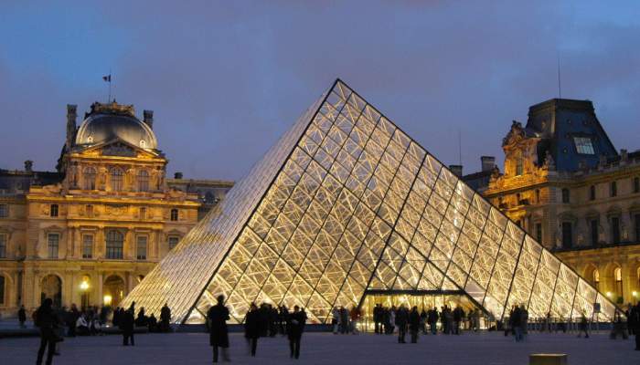 Louvre Museum shuts down after theft of Napoleon-era ‘priceless’ jewels