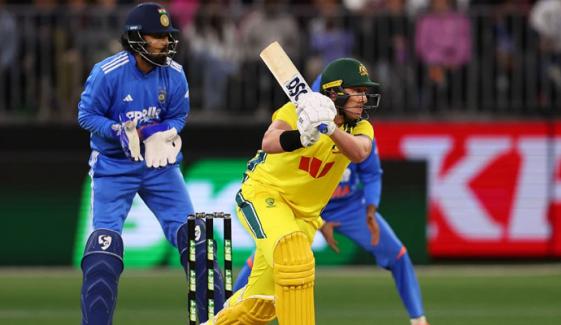 پرتھ: پہلے ون ڈے میں  آسٹریلیا نے بھارت کو 7 وکٹ سے ہرا دیا