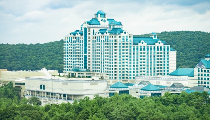 SWAT, police surround Foxwoods Resort amid reports of hostage situation