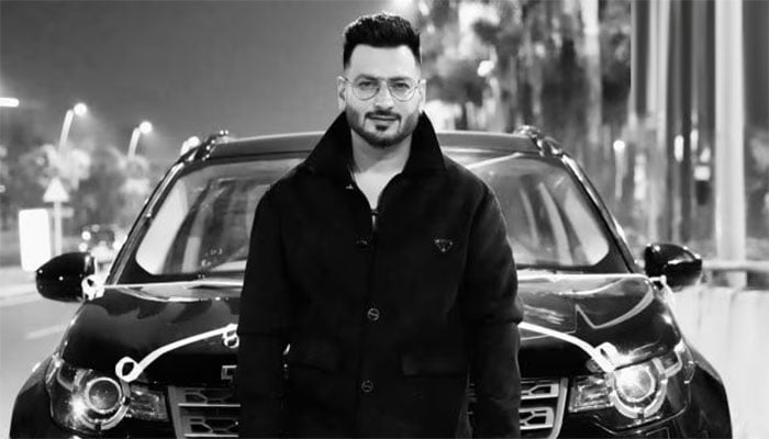 گلوکار ریشبھ ٹنڈن کی یادگار تصویر—بشکریہ بھارتی میڈیا