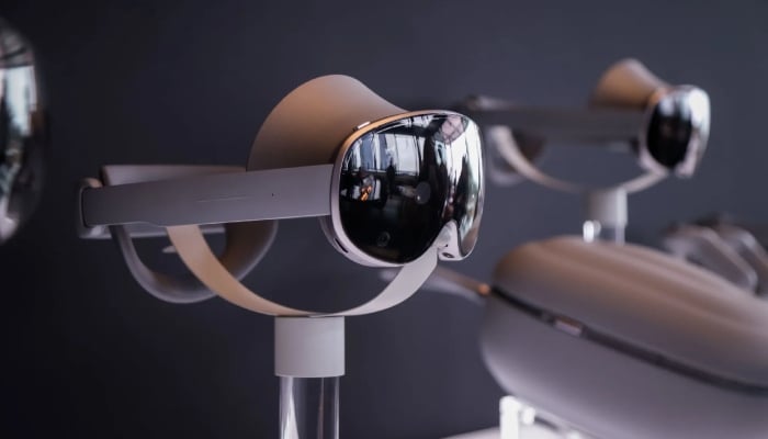Samsung introduces Galaxy XR headset to compete with Apple