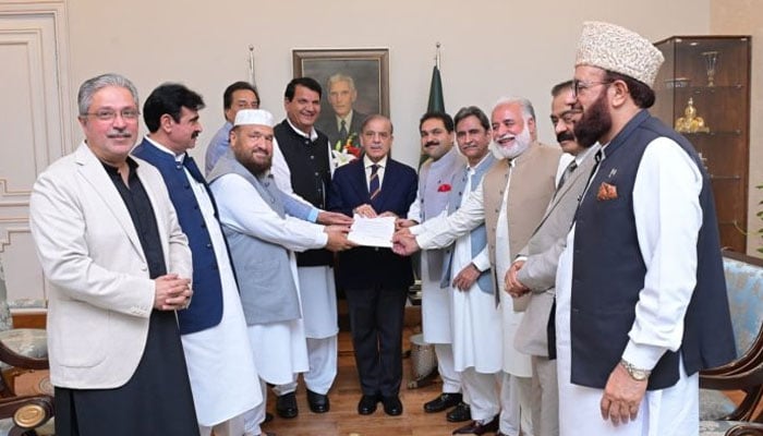 کے پی سے تعلق رکھنے والے ارکانِ پارلیمنٹ اور رہنماؤں کی وزیراعظم سے ملاقات
