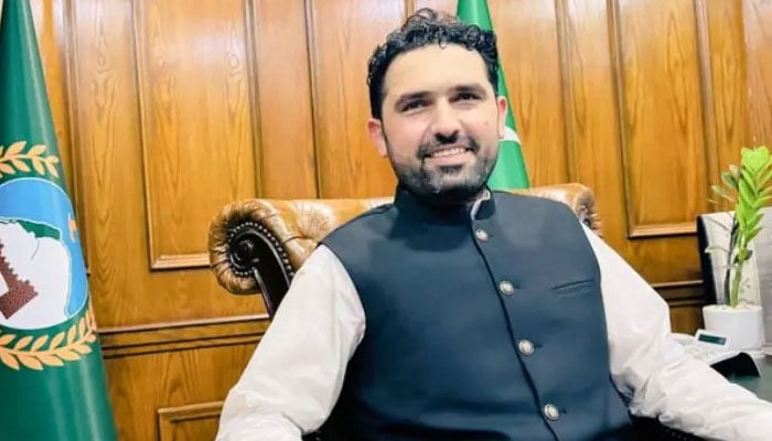 خیبر پختونخوا پولیس کیلئے نئی گاڑیاں، وزیراعلیٰ نے سمری پر دستخط کردیے