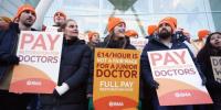 انگلینڈ کے ریزیڈنٹ ڈاکٹرز کا نومبر میں 5 روزہ ہڑتال کا اعلان