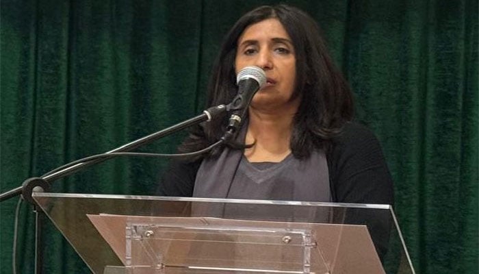 پیرس میں پاکستانی سفارت خانے کی یومِ کشمیر کی تقریب سے سفیر ممتاز زہرا بلوچ نے خطاب کر رہی ہیں—