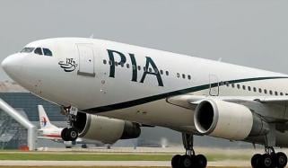 5 برس بعد اسلام آباد سے براہ راست مانچسٹر پہنچنے پر قومی ایئر لائن کا پُرتپاک استقبال