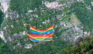  دنیا کے سب سے اونچے پُل سے بغیر رسی بنجی جمپنگ پر آن لائن تنازع کھڑا ہو گیا