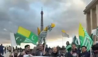 پیرس: کشمیر بلیک ڈے، بھارت کے غاصبانہ قبضے کیخلاف احتجاجی مظاہرہ