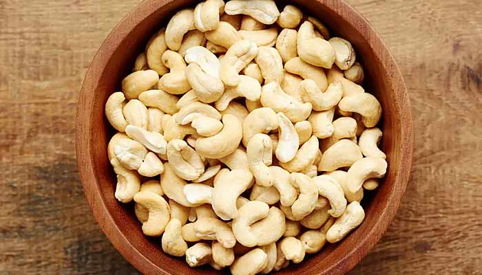 بڑھاپے کے اثرات کو کم کرنے والے 5 میوہ جات