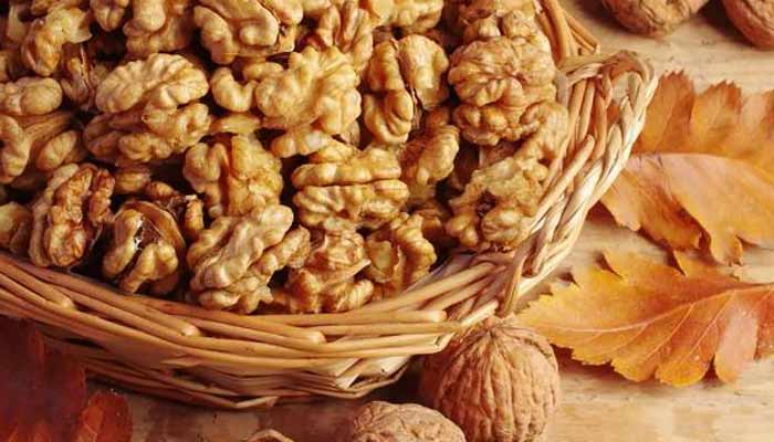 بڑھاپے کے اثرات کو کم کرنے والے 5 میوہ جات