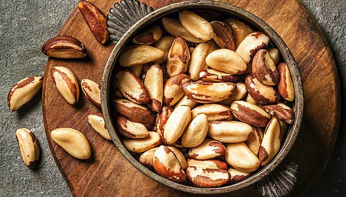 بڑھاپے کے اثرات کو کم کرنے والے 5 میوہ جات
