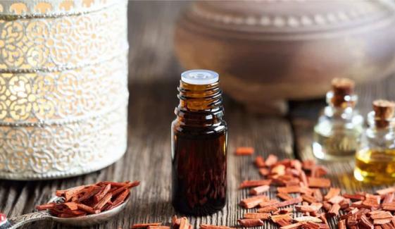 صندل کے تیل کے استعمال کے حیرت انگیز فوائد